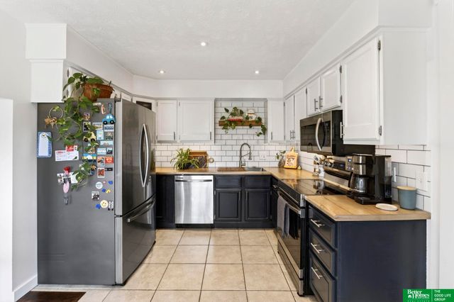 10617 M Street, Omaha, NE 68127