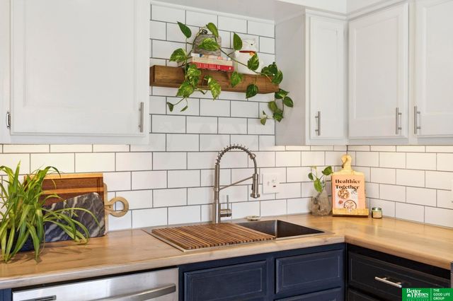 10617 M Street, Omaha, NE 68127