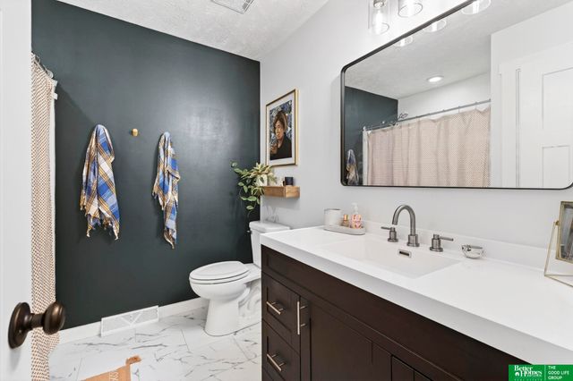 10617 M Street, Omaha, NE 68127