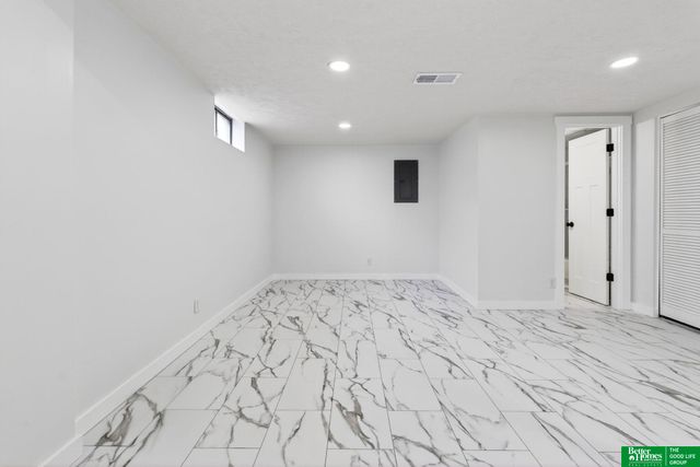 10617 M Street, Omaha, NE 68127