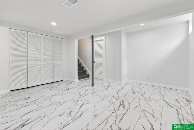 10617 M Street, Omaha, NE 68127