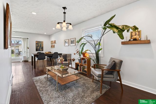 10617 M Street, Omaha, NE 68127