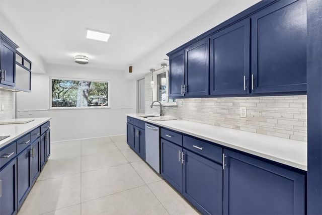 1813 Clare Dr, Alice, TX 78332