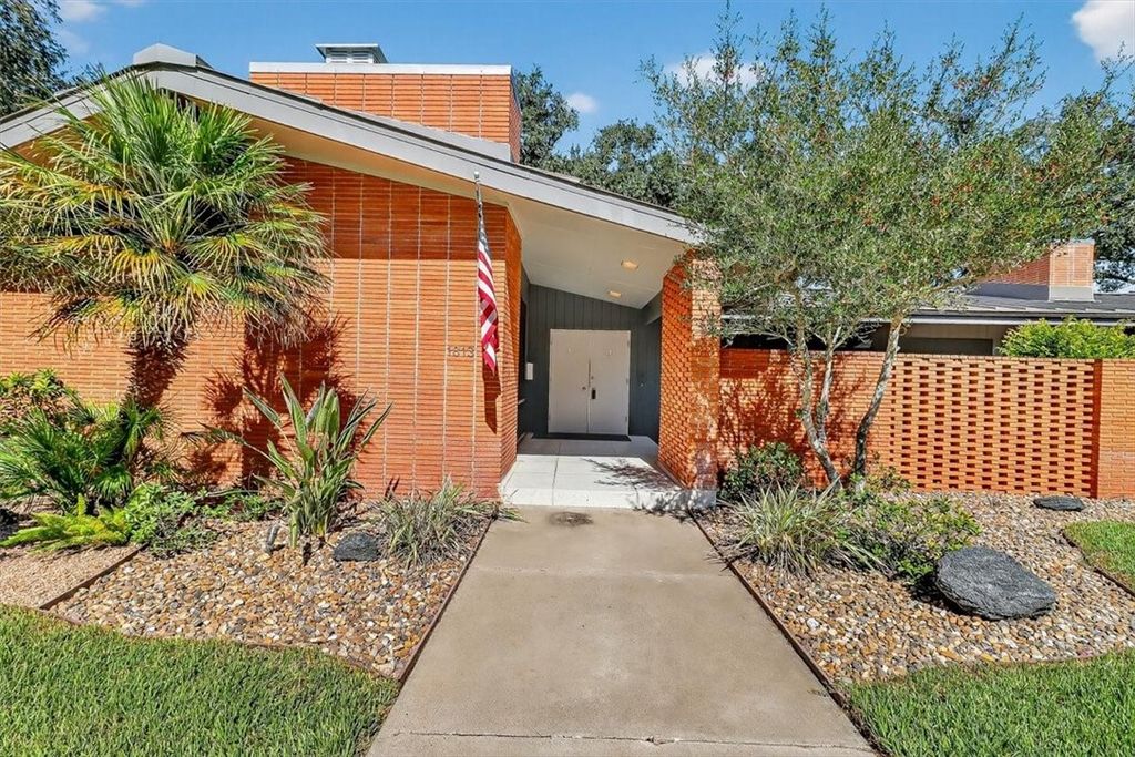 1813 Clare Dr, Alice, TX 78332