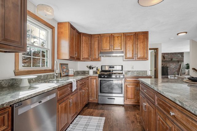 50 Glenwood Road, Tewksbury, MA 01876