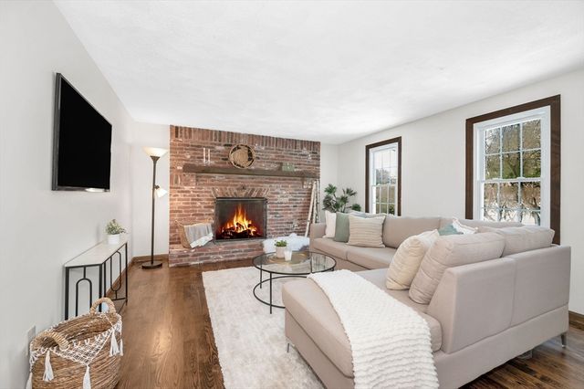 50 Glenwood Road, Tewksbury, MA 01876