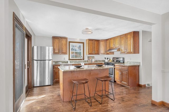 50 Glenwood Road, Tewksbury, MA 01876