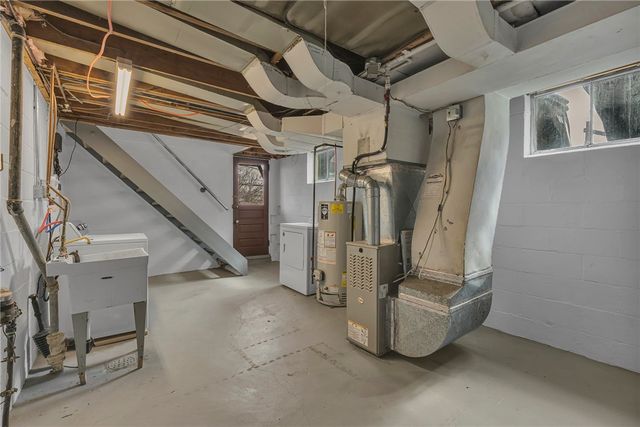 82 Mount Vernon Avenue, West View, PA 15229