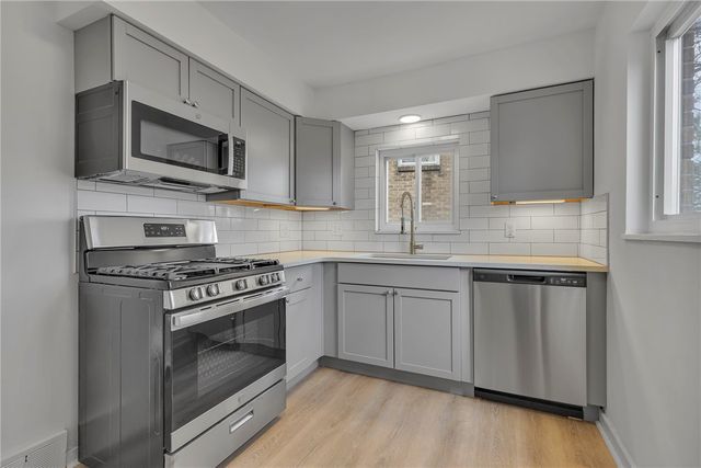 82 Mount Vernon Avenue, West View, PA 15229