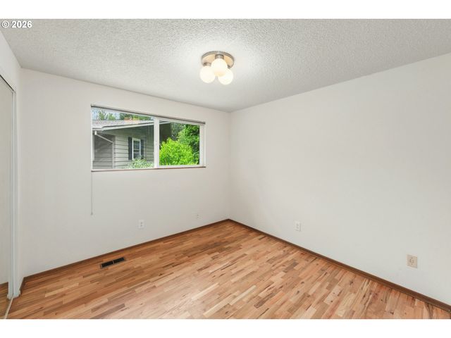 5540 Sw SEYMOUR St, Portland, OR 97221