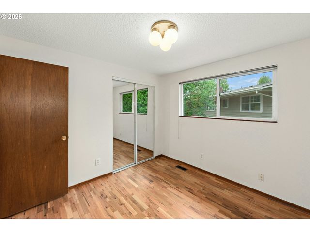 5540 Sw SEYMOUR St, Portland, OR 97221