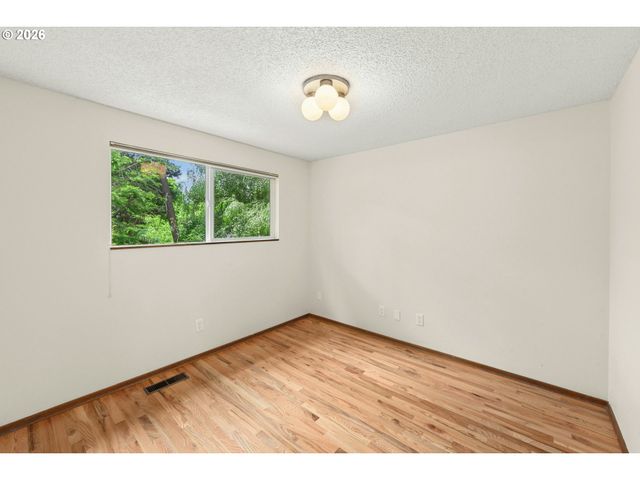 5540 Sw SEYMOUR St, Portland, OR 97221