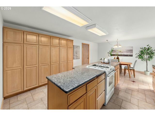 5540 Sw SEYMOUR St, Portland, OR 97221