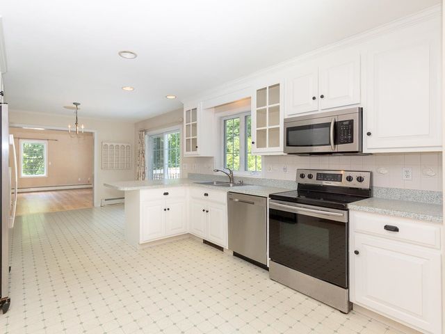 13 Cottonwood Road, Plaistow, NH 03865