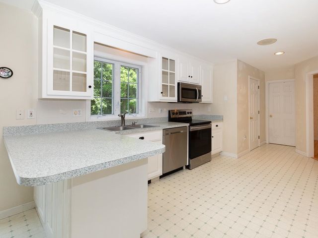 13 Cottonwood Road, Plaistow, NH 03865