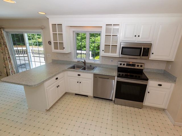 13 Cottonwood Road, Plaistow, NH 03865