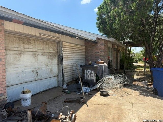 1826 MOSSY CREEK DR, San Antonio, TX 78245