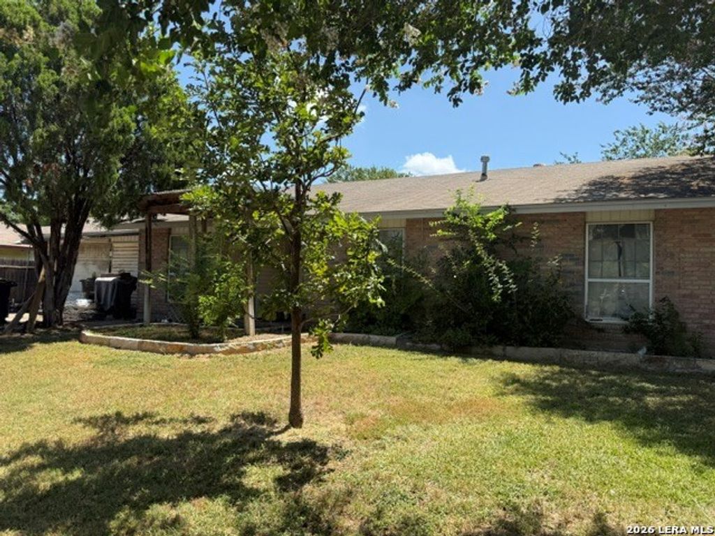 1826 MOSSY CREEK DR, San Antonio, TX 78245