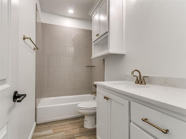 1901 Hollow Crest Court, Norman, OK 73071