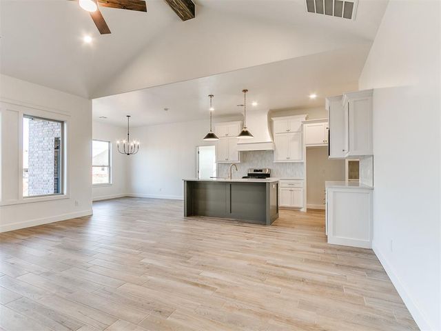 1901 Hollow Crest Court, Norman, OK 73071