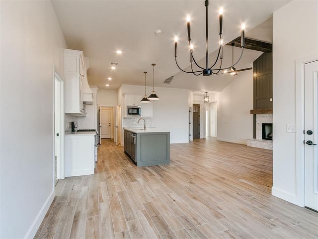 1901 Hollow Crest Court, Norman, OK 73071