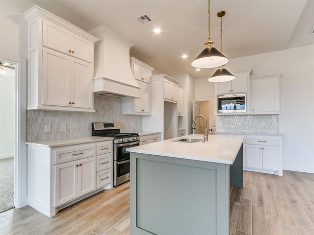 1901 Hollow Crest Court, Norman, OK 73071