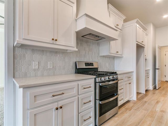 1901 Hollow Crest Court, Norman, OK 73071