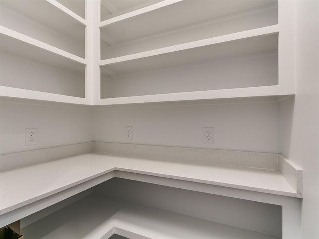 1901 Hollow Crest Court, Norman, OK 73071