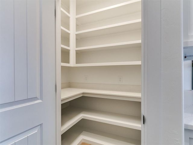 1901 Hollow Crest Court, Norman, OK 73071