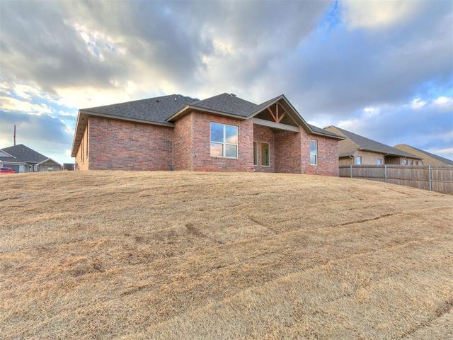 1901 Hollow Crest Court, Norman, OK 73071