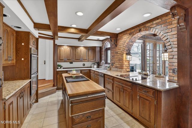 405 Forest Drive, Rossford, OH 43460