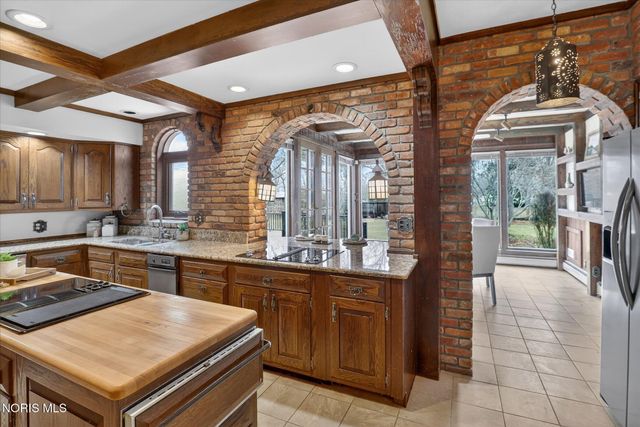 405 Forest Drive, Rossford, OH 43460