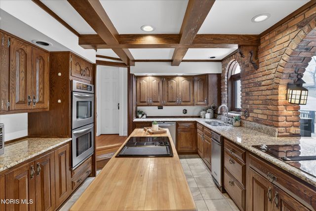 405 Forest Drive, Rossford, OH 43460