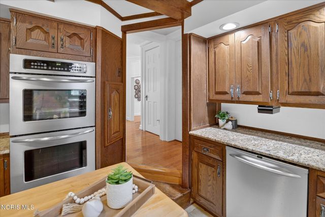 405 Forest Drive, Rossford, OH 43460