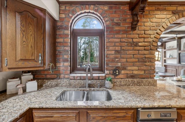 405 Forest Drive, Rossford, OH 43460