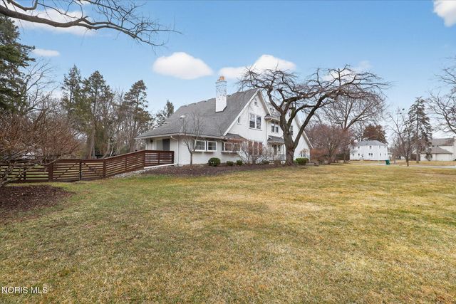 405 Forest Drive, Rossford, OH 43460