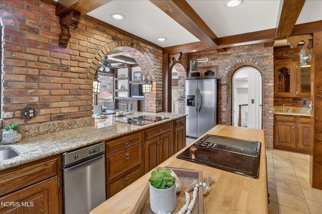 405 Forest Drive, Rossford, OH 43460