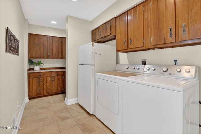 405 Forest Drive, Rossford, OH 43460