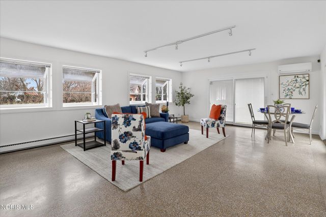 405 Forest Drive, Rossford, OH 43460