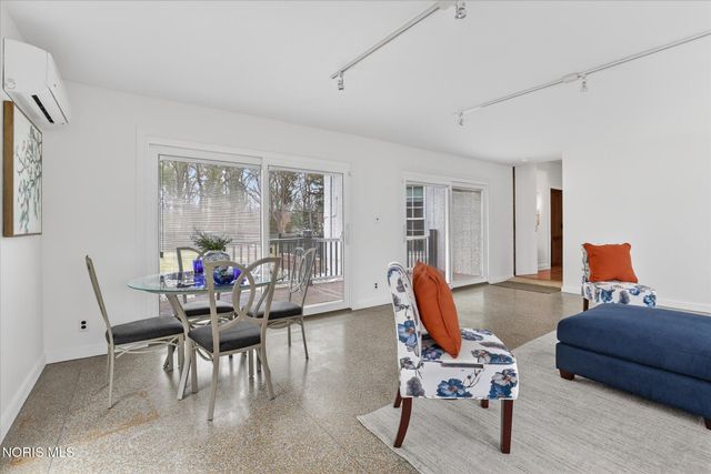 405 Forest Drive, Rossford, OH 43460