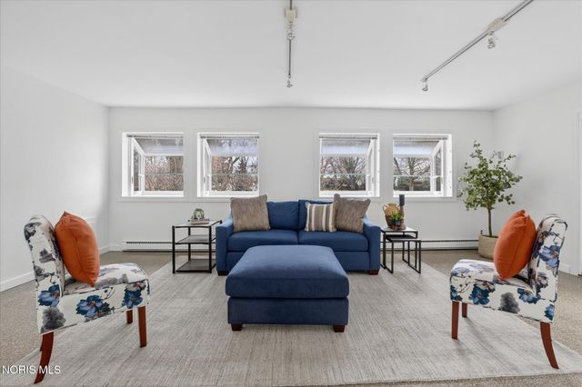 405 Forest Drive, Rossford, OH 43460