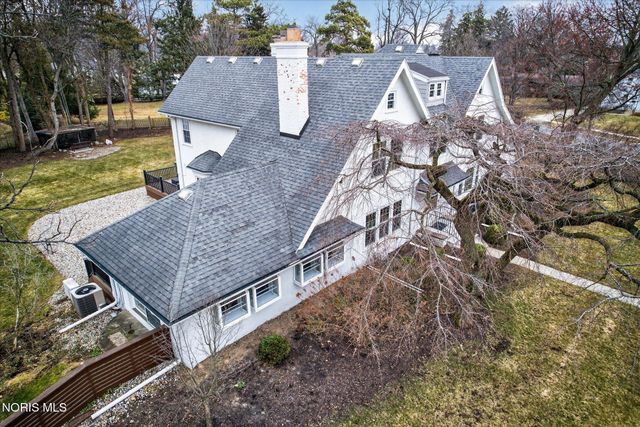 405 Forest Drive, Rossford, OH 43460