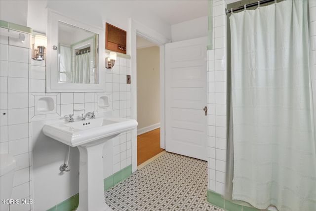 405 Forest Drive, Rossford, OH 43460