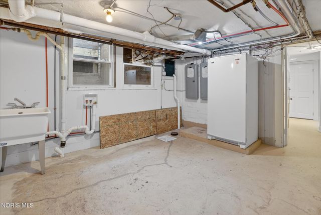 405 Forest Drive, Rossford, OH 43460