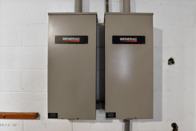 405 Forest Drive, Rossford, OH 43460