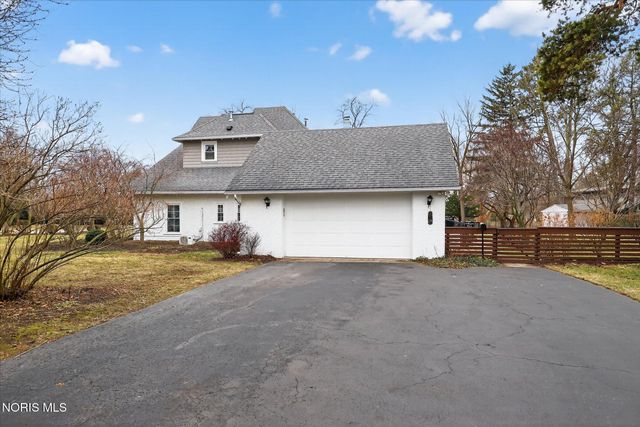 405 Forest Drive, Rossford, OH 43460