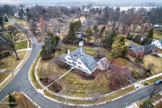 405 Forest Drive, Rossford, OH 43460