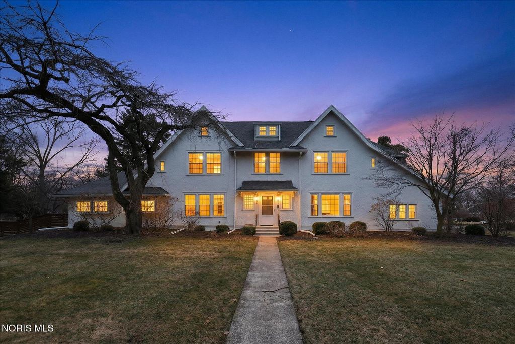 405 Forest Drive, Rossford, OH 43460