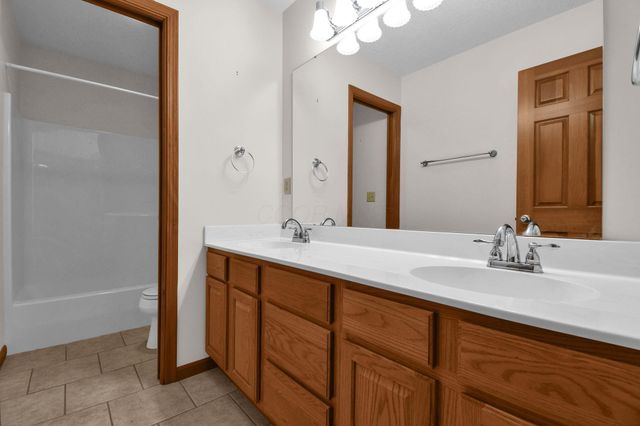 28 Calumet Drive N, Granville, OH 43023