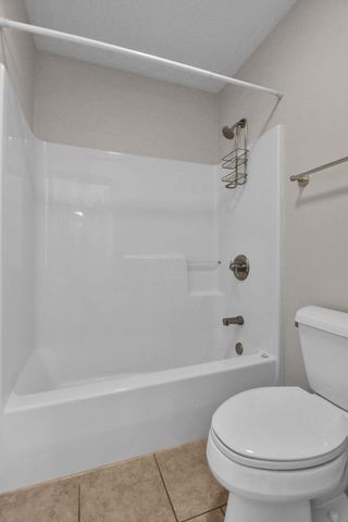 28 Calumet Drive N, Granville, OH 43023